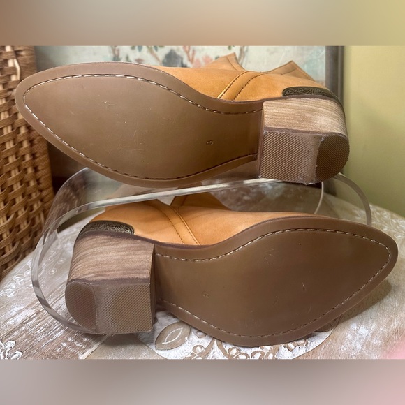 EUC Jeffrey Campbell “Cromwell” Leather Ankle Bootie in Tobacco. Size 8 - Picture 14 of 15